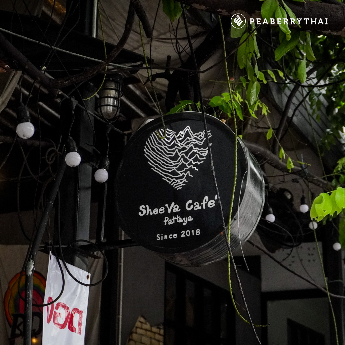 บรรยากาศร้าน Sheeva Cafe วินเทจ เท่ มีสไตล์