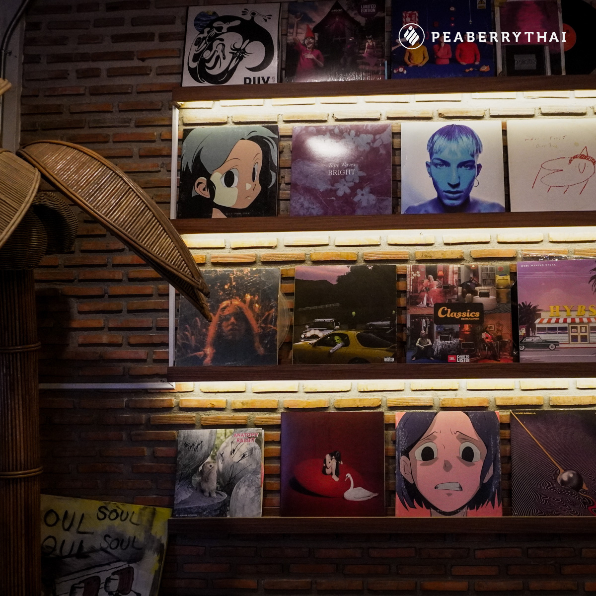คาเฟ่โทนวินเทจที่ถ่ายรูปได้ทุกมุม