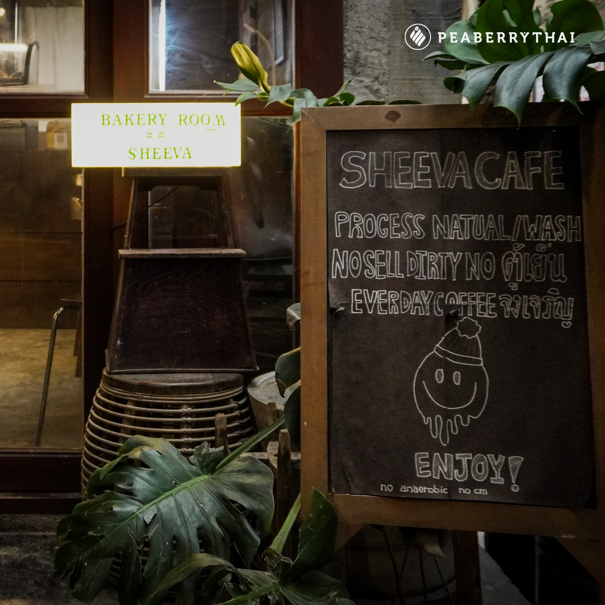 บรรยากาศร้าน Sheeva Cafe วินเทจ เท่ มีสไตล์